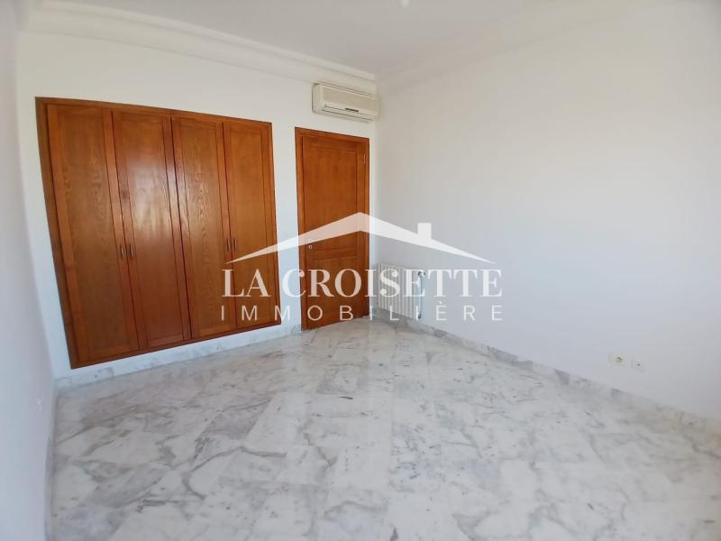 Appartement S+3 avec chambre de service à La Marsa